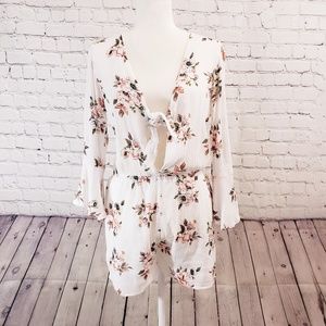 E hanger M floral, boho romper. Size large